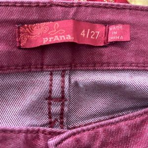 Good condition somewhere prana straight leg or maybe skinny leg pants